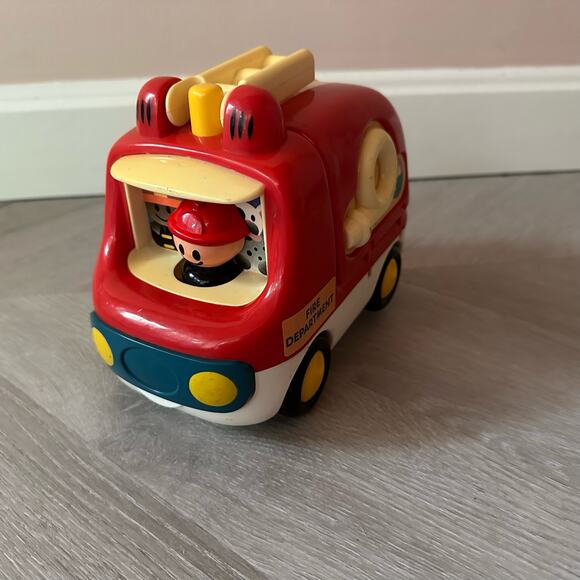 Vintage Discovery Toys To The Rescue Activity Fire Truck 1996 - Picture 2 of 12